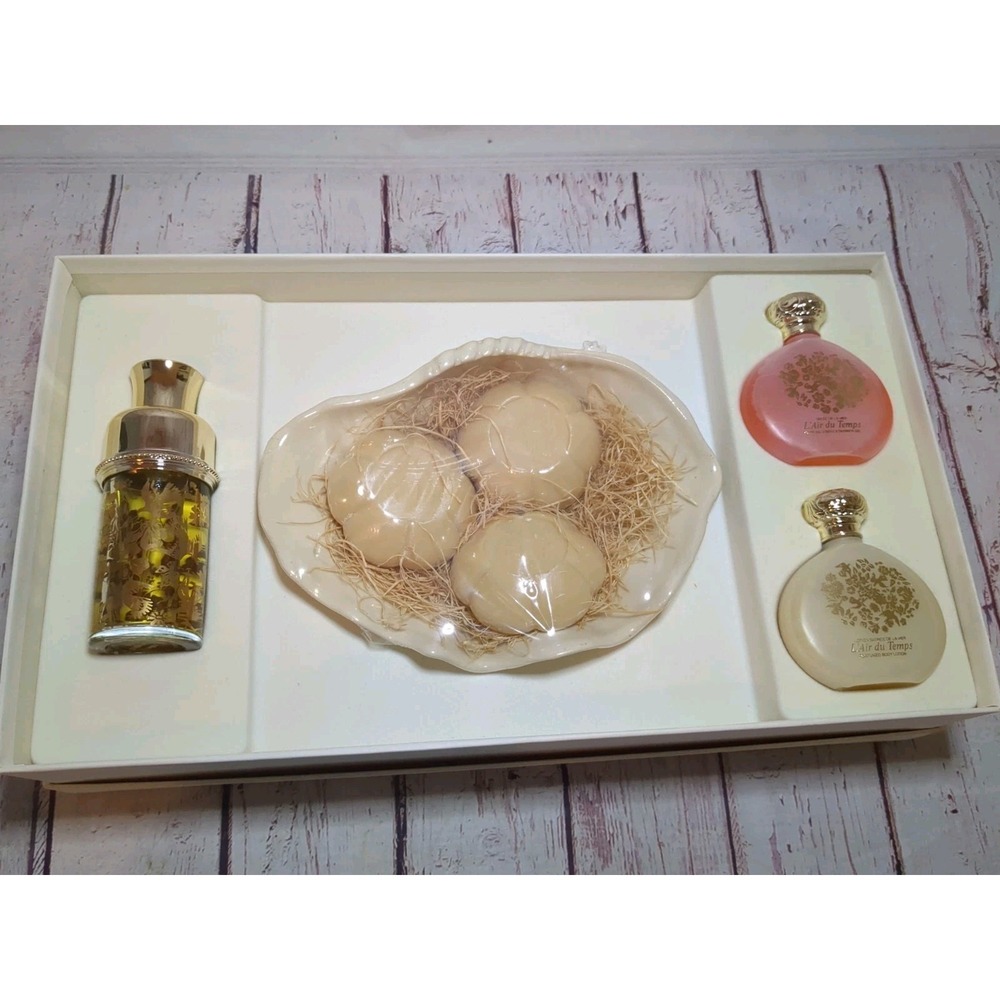 Vintage Nina Ricci L'aire Du Temps Bath Gift Set
